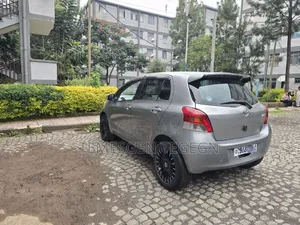 Toyota Yaris 2010 Gray