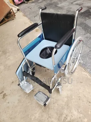 SMARTCARE Lightweight Durable Portable Wheelchair With Commode ባለ ፖፖ