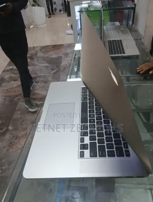 New Laptop Apple MacBook Pro 2015 16GB Intel Core i5 SSD 512GB
