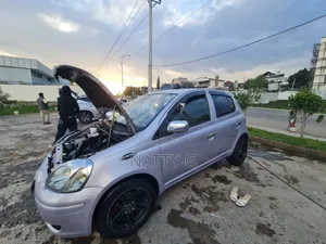 Toyota Vitz 2004 Silver