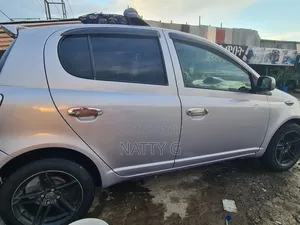 Toyota Vitz 2004 Silver