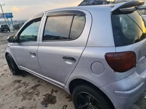 Toyota Vitz 2004 Silver
