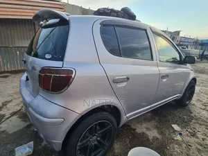 Toyota Vitz 2004 Silver