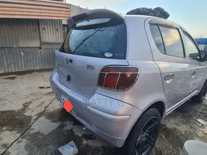 Toyota Vitz 2004 Silver