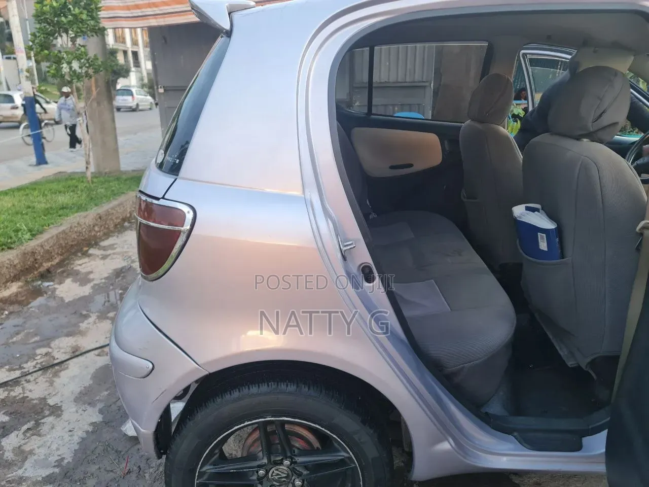 Toyota Vitz 2004 Silver