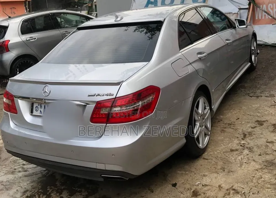 Mercedes-Benz E200 2013 Silver