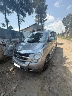 HYUNDAI Starex 2017 for Rent