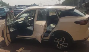 BYD E2 43 kWh 94 hp FWD 2024 Off white