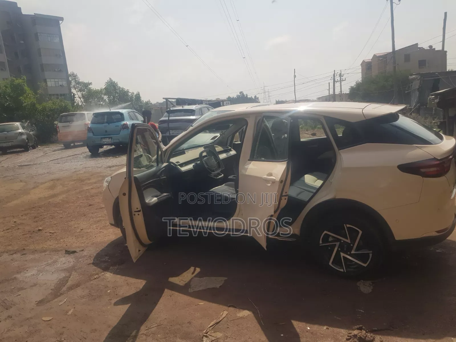 BYD E2 43 kWh 94 hp FWD 2024 Off white