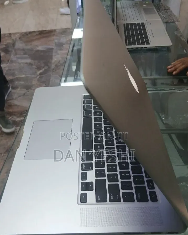 New Laptop Apple MacBook Pro 2015 16GB SSD 512GB