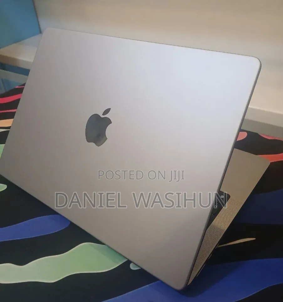 New Laptop Apple MacBook Pro 2023 M3 8GB Apple M3 Pro SSD 512GB
