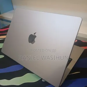 New Laptop Apple MacBook Pro 2023 M3 8GB Apple M3 Pro SSD 512GB