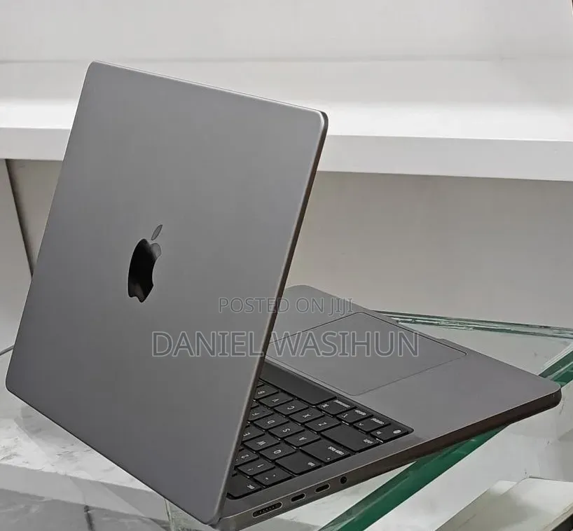 New Laptop Apple MacBook Pro 2023 M3 8GB Apple M3 Pro SSD 512GB