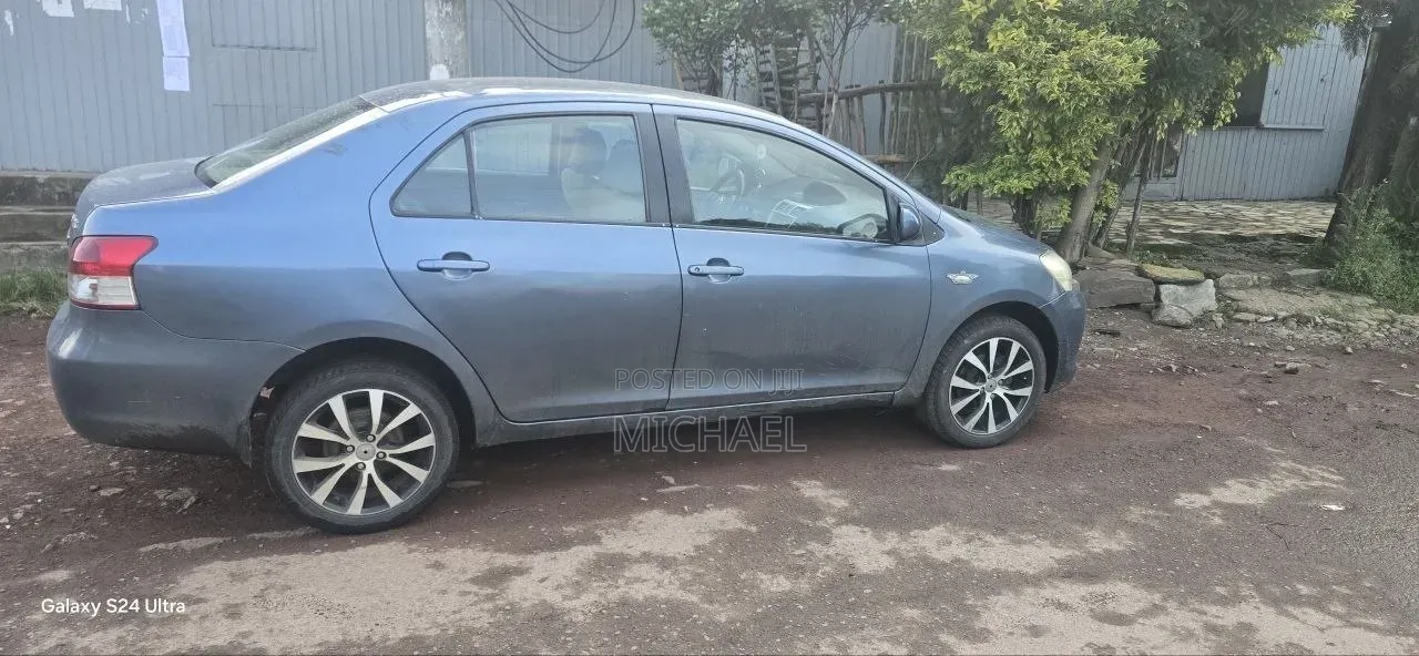 Toyota Yaris 2007 Purple