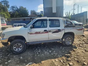Toyota Hilux 2000 Ivory
