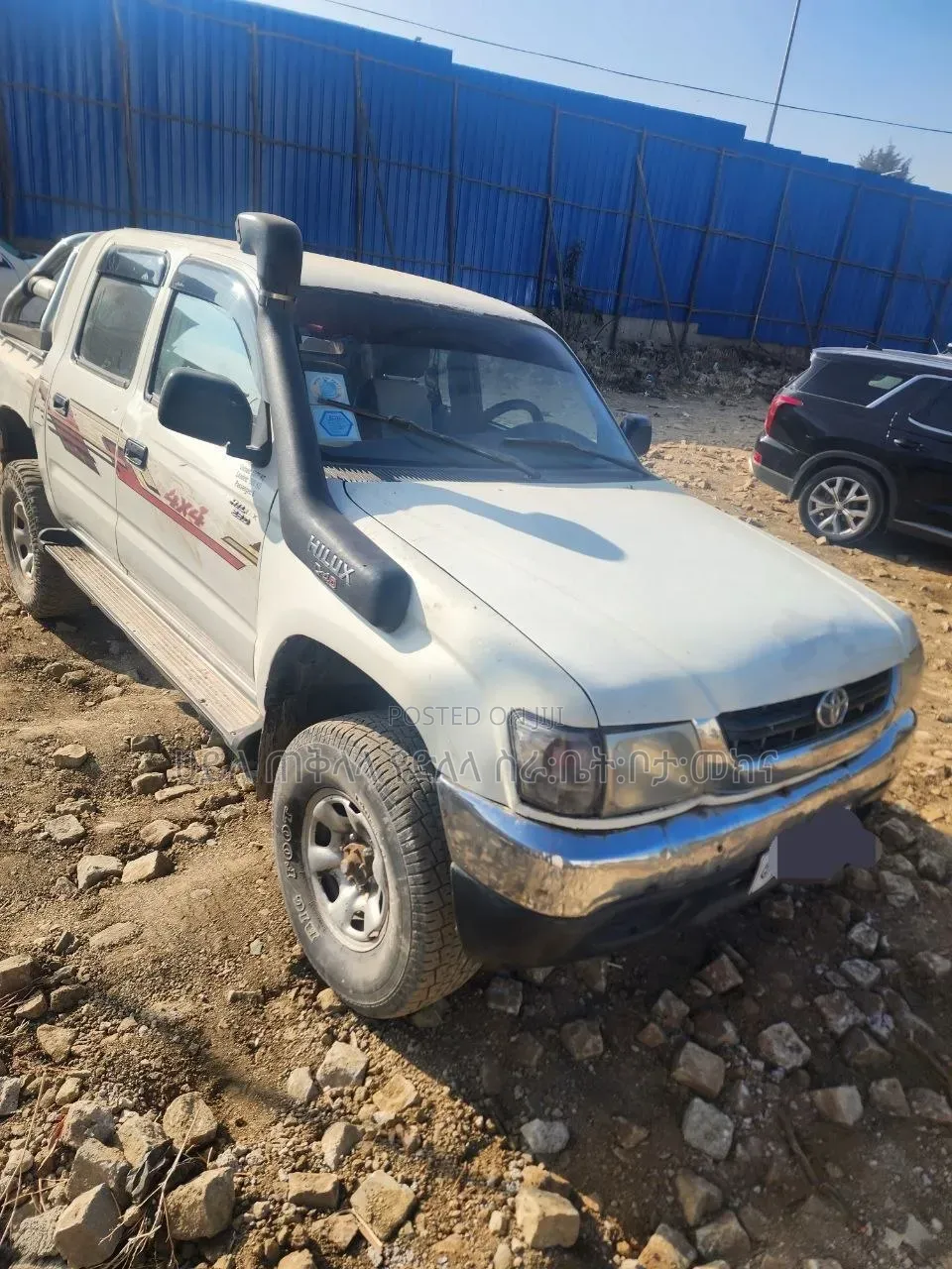 Toyota Hilux 2000 Ivory