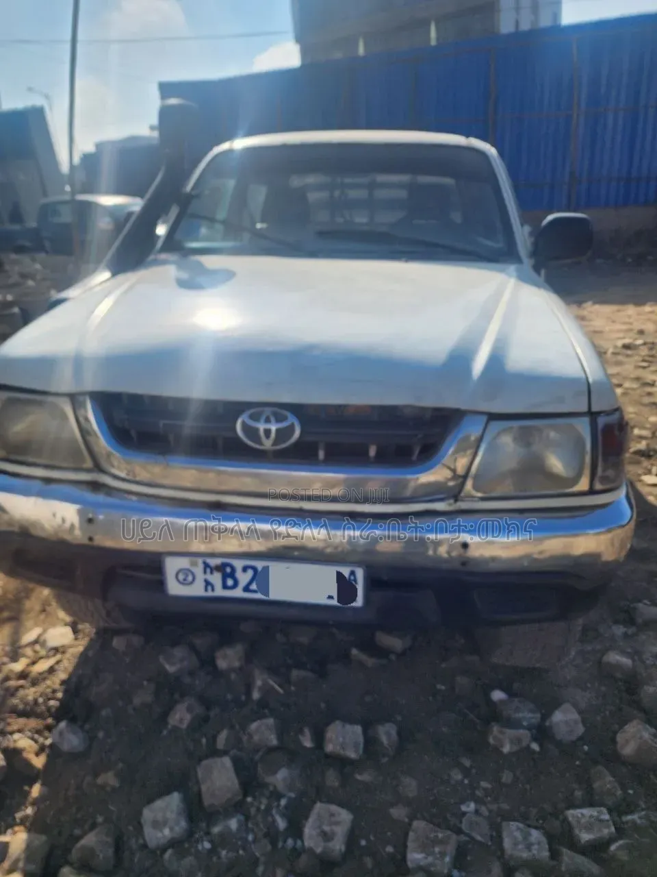 Toyota Hilux 2000 Ivory