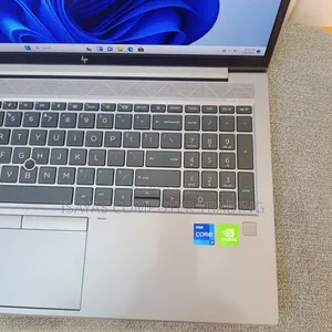 New Laptop HP ZBook Firefly G8 16GB Intel Core i7 SSD 512GB