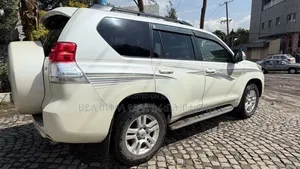 Toyota Land Cruiser Prado 2011 Off white