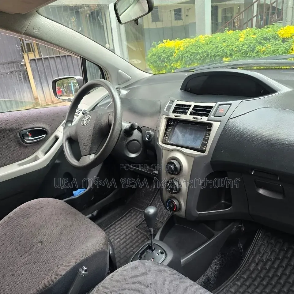 Toyota Yaris 2010 Silver