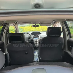 Toyota Yaris 2010 Silver