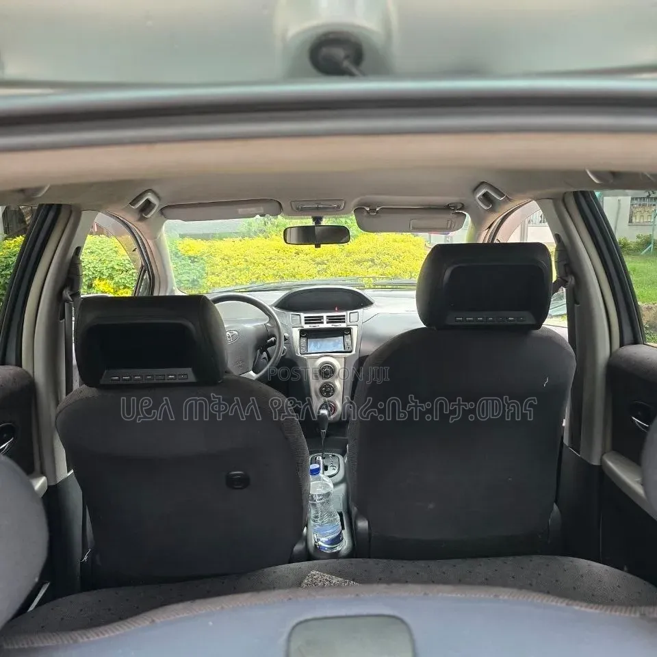 Toyota Yaris 2010 Silver