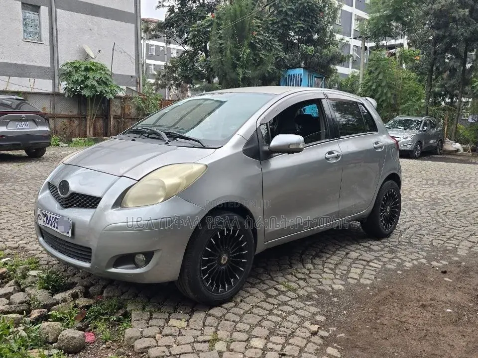 Toyota Yaris 2010 Silver