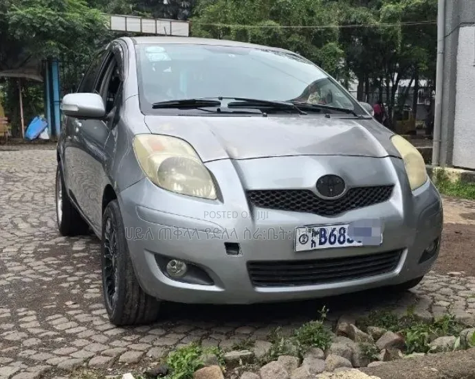 Toyota Yaris 2010 Silver