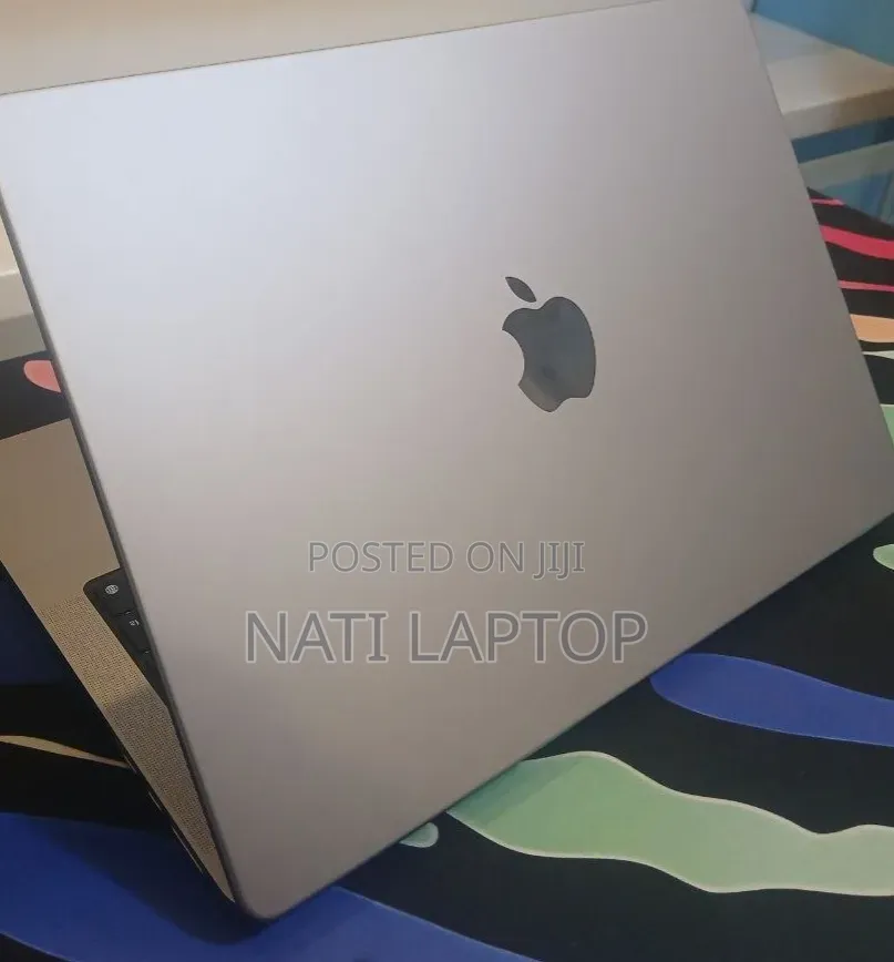 New Laptop Apple MacBook Pro 2023 M3 8GB Apple M3 Pro SSD 512GB