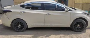 Hyundai Elantra 2015 Gold