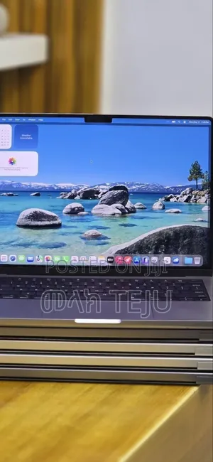 New Laptop Apple MacBook Pro 16GB Intel Core i7 SSD 512GB