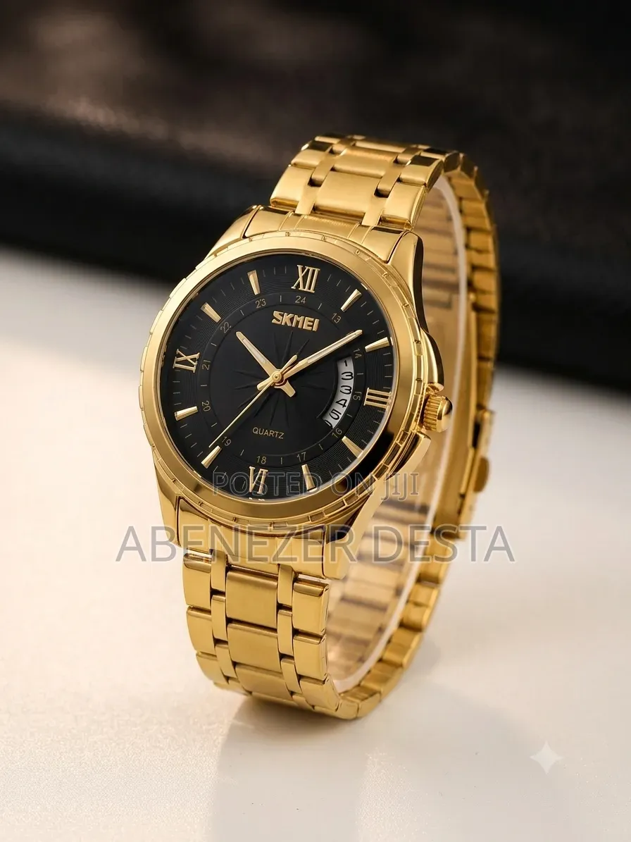 Skmei Herrenuhr Watch With a Prominent Gold-Tone Stainless Steel Band.