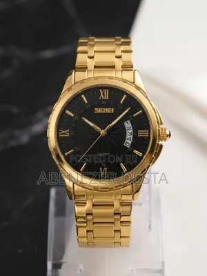 Skmei Herrenuhr Watch With a Prominent Gold-Tone Stainless Steel Band.