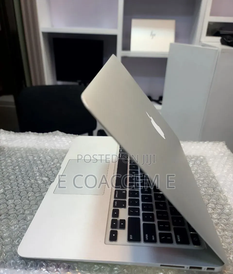 New Laptop Apple MacBook 8GB Intel Core i5 SSD 128GB