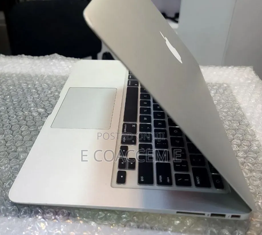 New Laptop Apple MacBook 8GB Intel Core i5 SSD 128GB
