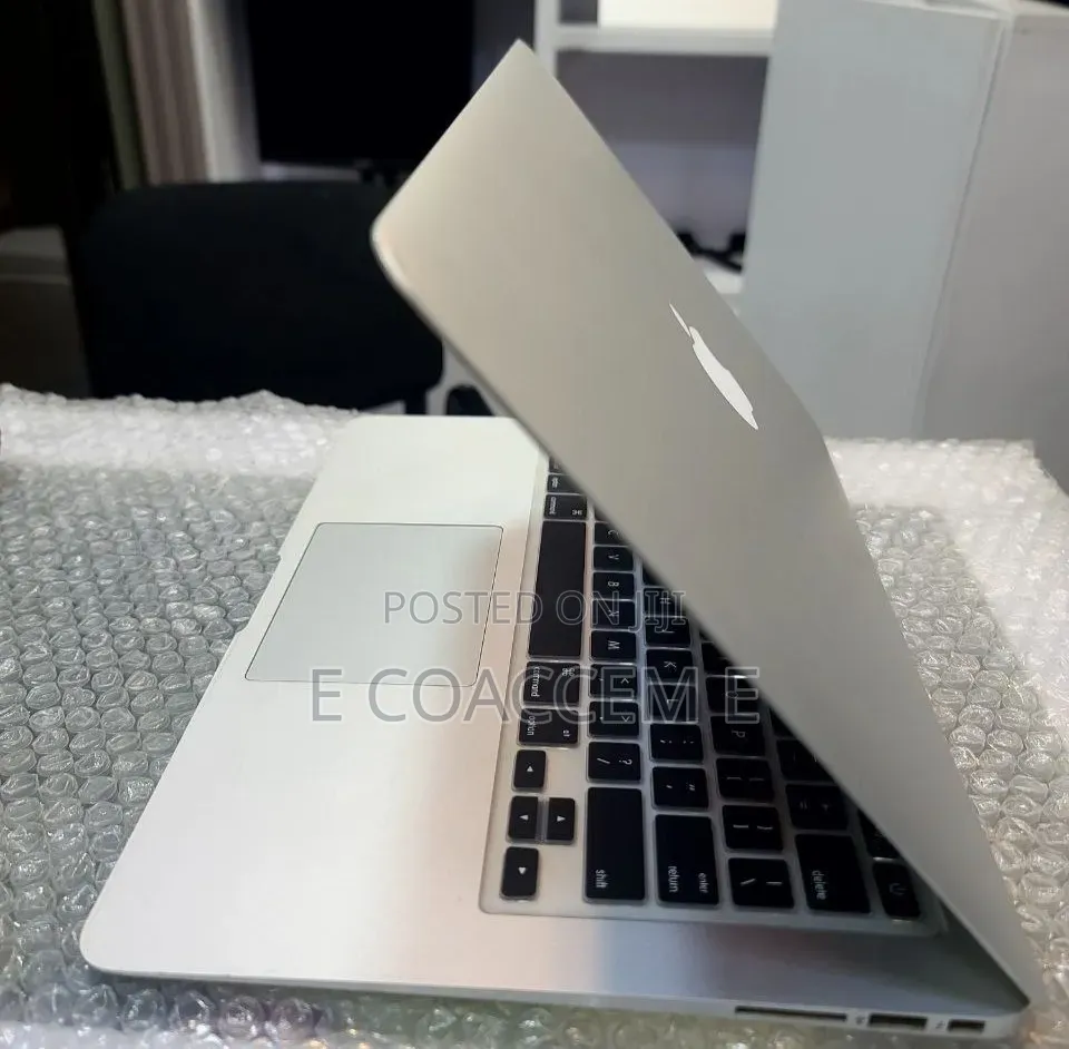 New Laptop Apple MacBook 8GB Intel Core i5 SSD 128GB