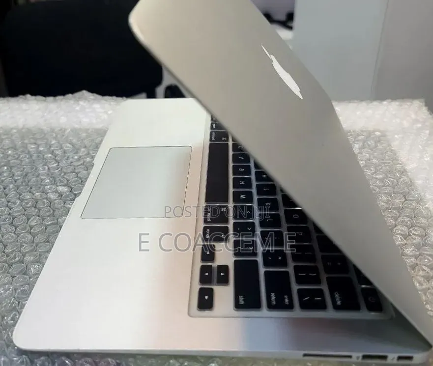 New Laptop Apple MacBook 8GB Intel Core i5 SSD 128GB