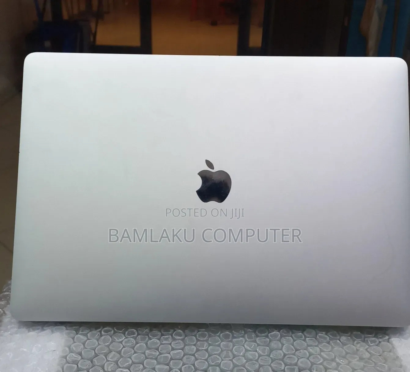 New Laptop Apple MacBook Pro 2018 16GB Intel Core i7 SSD 256GB
