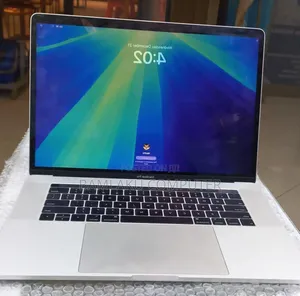 New Laptop Apple MacBook Pro 2018 16GB Intel Core i7 SSD 256GB