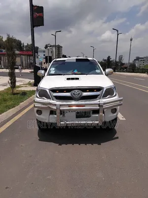Toyota Land Cruiser 2010 White