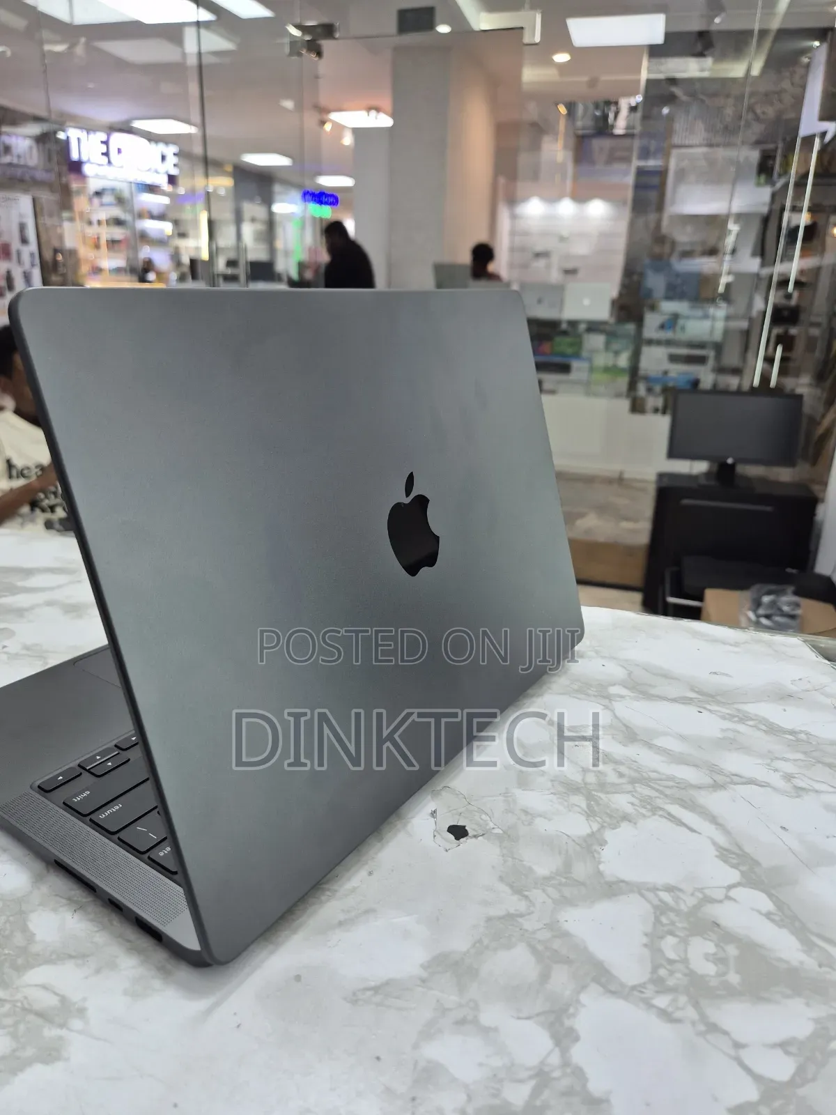 New Laptop Apple MacBook Pro 2025 M5 16GB Apple M5 Pro SSD 1T