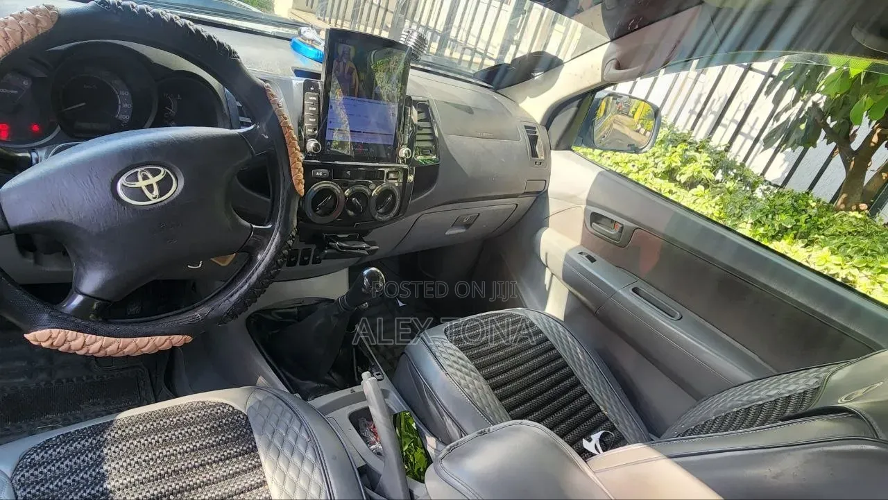 Toyota Hilux 2008 Gold