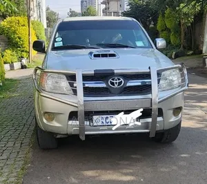 Toyota Hilux 2008 Gold