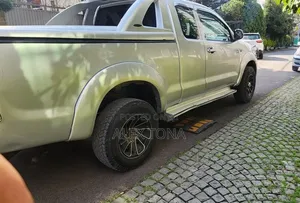 Toyota Hilux 2008 Gold