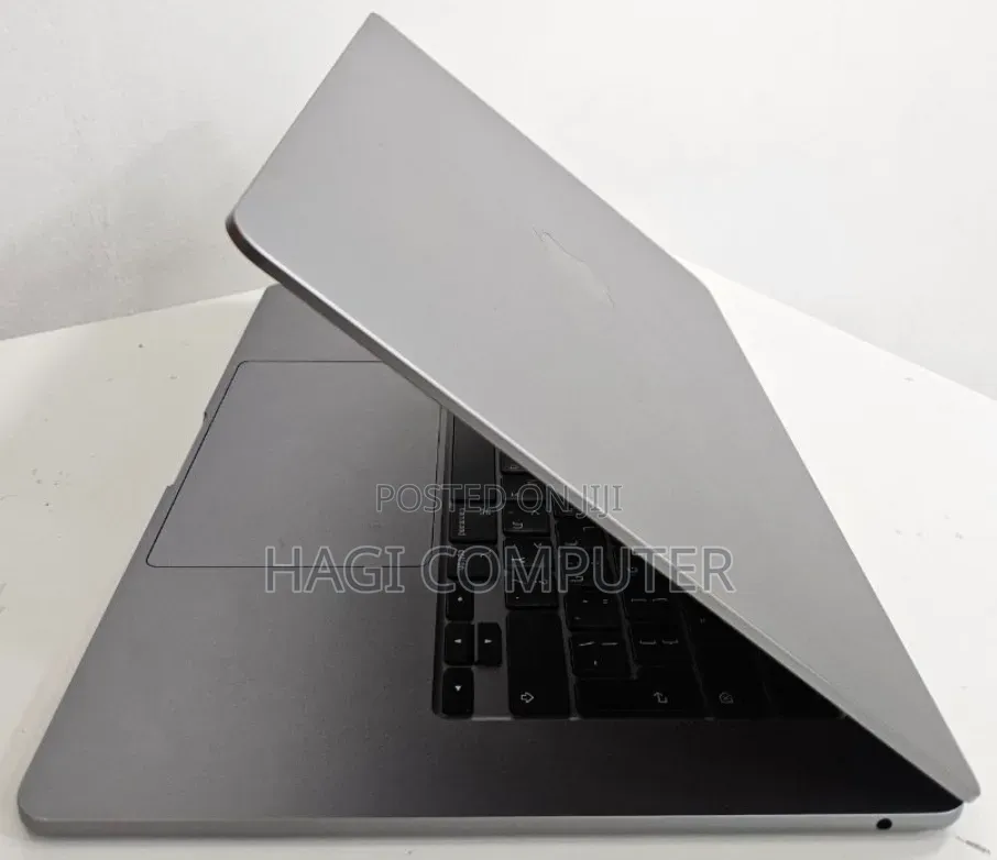 New Laptop Apple MacBook Air 2024 M3 8GB Apple M3 SSD 512GB