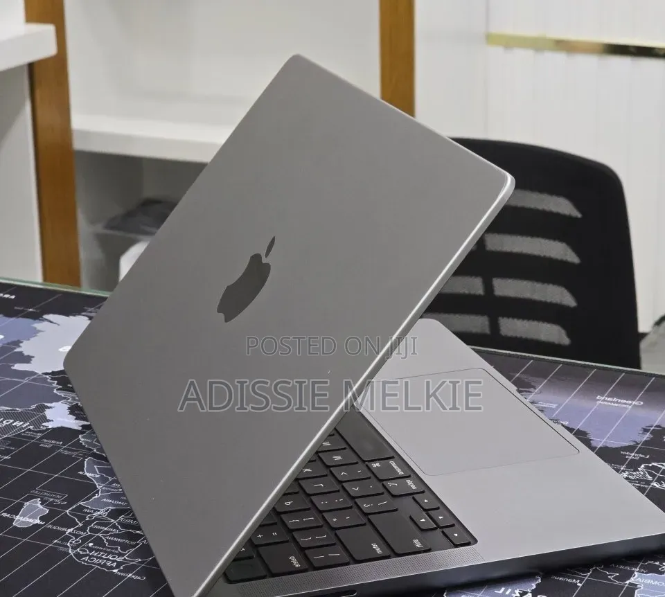New Laptop Apple MacBook Pro 2023 M3 16GB Apple M3 SSD 512GB