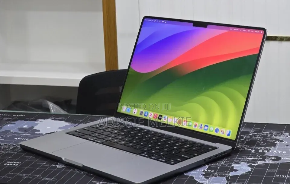 New Laptop Apple MacBook Pro 2023 M3 16GB Apple M3 SSD 512GB