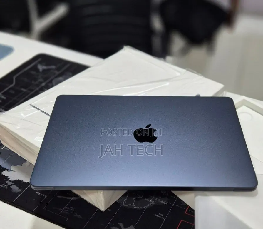 New Laptop Apple MacBook Air 2022 M2 8GB Apple M2 SSD 256GB