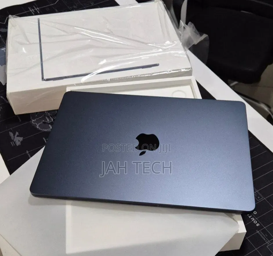 New Laptop Apple MacBook Air 2022 M2 8GB Apple M2 SSD 256GB