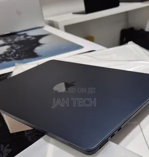 New Laptop Apple MacBook Air 2022 M2 8GB Apple M2 SSD 256GB